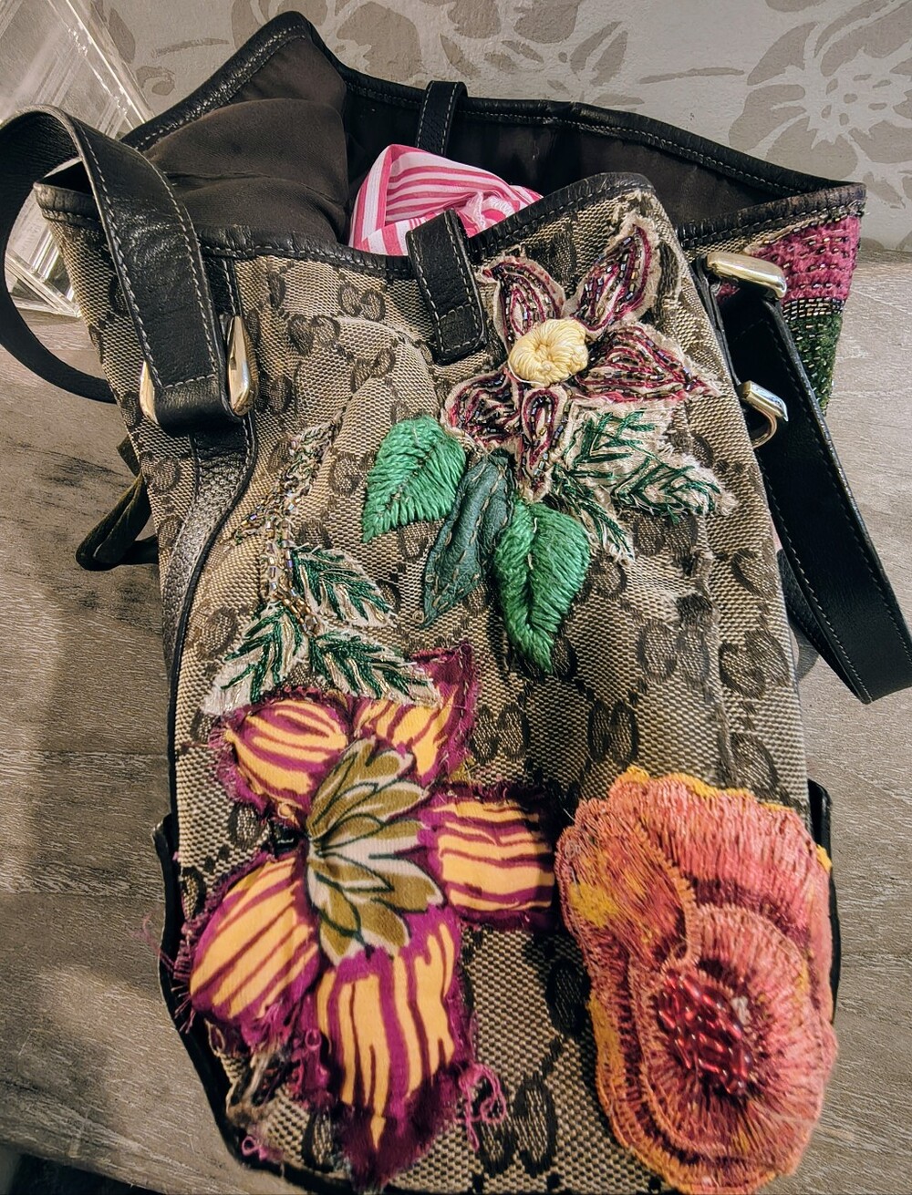 Authentic Gucci GG Canvas Floral Appliqué Tote – One of a Kind Upcycled Art Bag - Picture 8 of 16